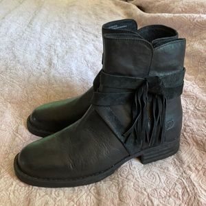 NWT Born black leather ankle boots with suede tassel detail sz 10
